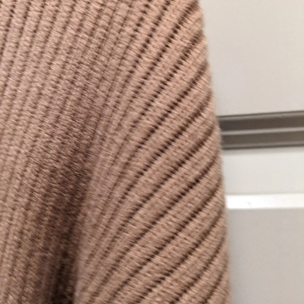 Moodie mock neck balloon sleeve sweater- size large